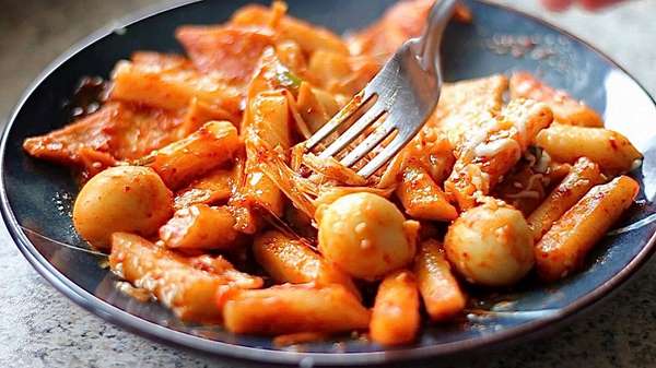 Cách làm bánh gạo cay hàn quốc tokbokki