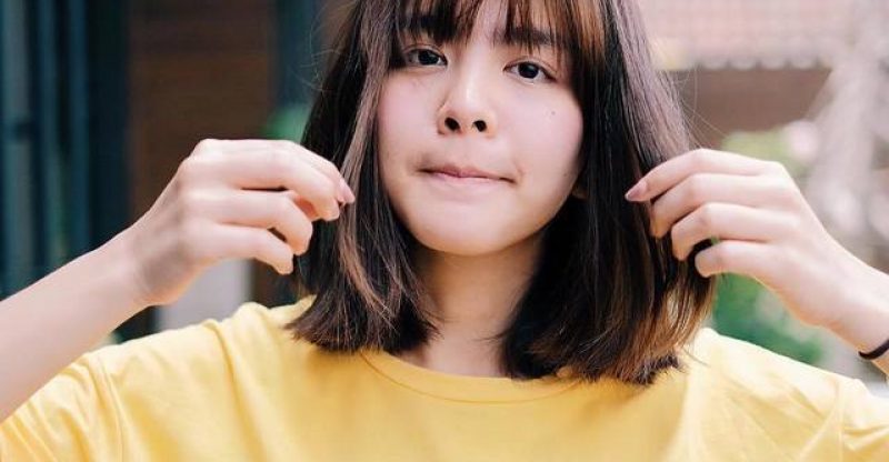 Nếu bạn đang muốn tạo cho mình một diện mạo mới thật trẻ trung, phong cách Hàn Quốc với tóc cắt ngắn ngang vai chính là lựa chọn đáng tin cậy. Sự tươi trẻ và hiện đại được thể hiện từng đường nét tóc cắt tỉa tinh tế mang lại cho bạn cảm giác thật tự tin, mới mẻ và thu hút mọi ánh nhìn.