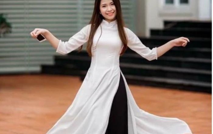 ao-dai-hoc-sinh-4-ta-tay-lo-mang-phong-cach-doc-dao--cuon-hut